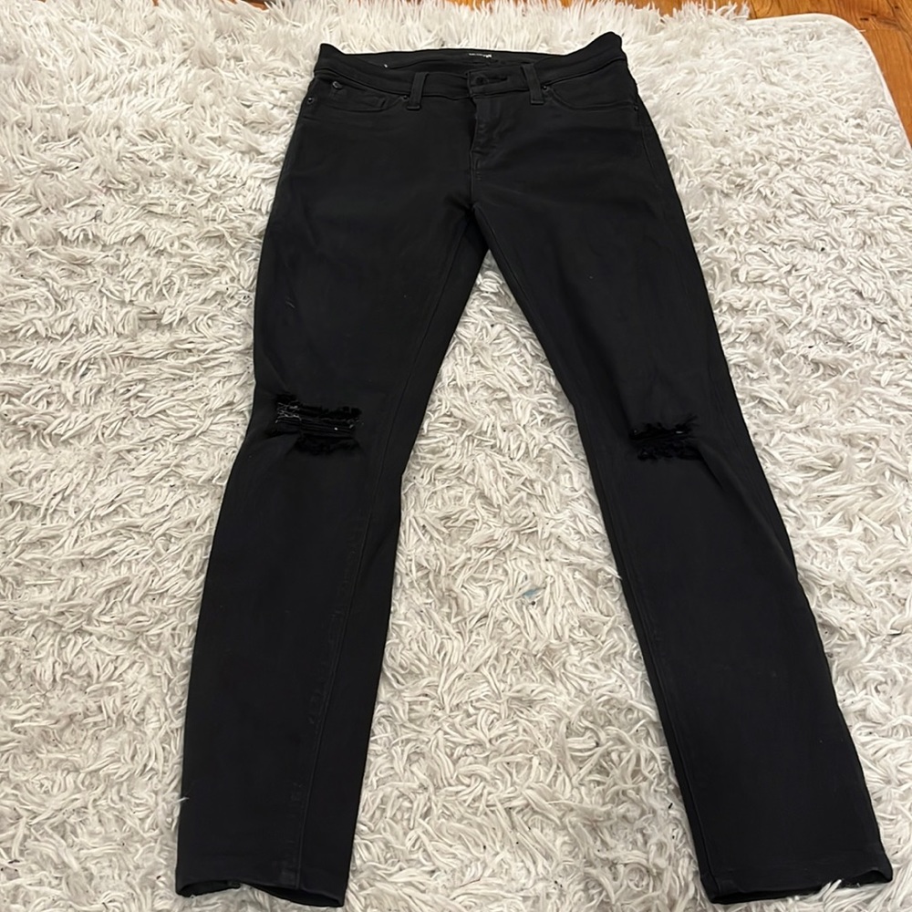 Hudson jeans size 26 black skinny jeans with small knee rips
